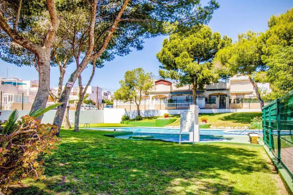 Apartament Casa Del Gato Rojo , Communal Swimming Pool , Terrace With Barbecue Torrevieja Exterior foto